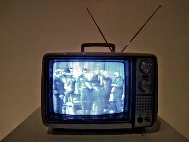 En qué año se inventó la tele y su impacto en la sociedad